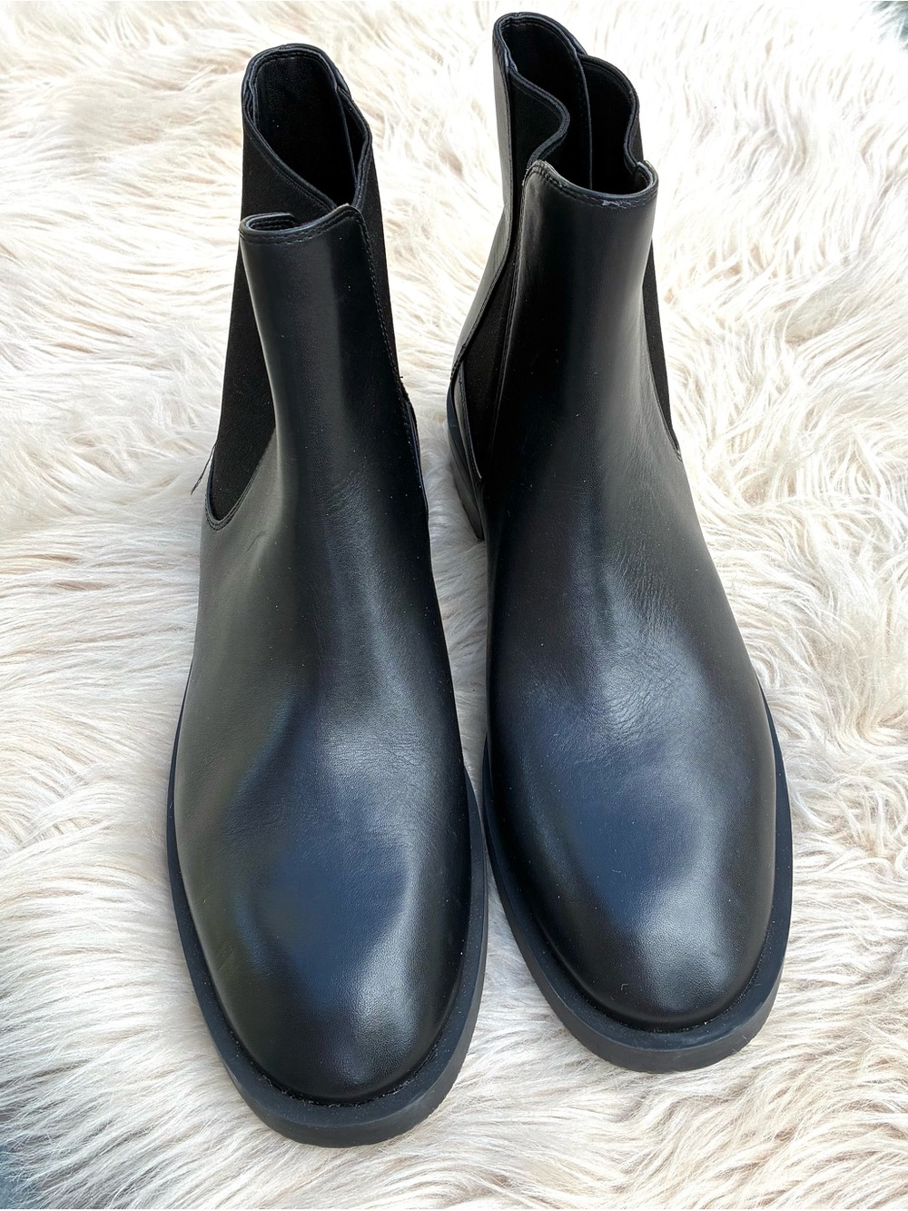 Stuart Weitzman NWOT Sondra Black Leather Chelsea Boots Sz 10.5 - Picture 3 of 8